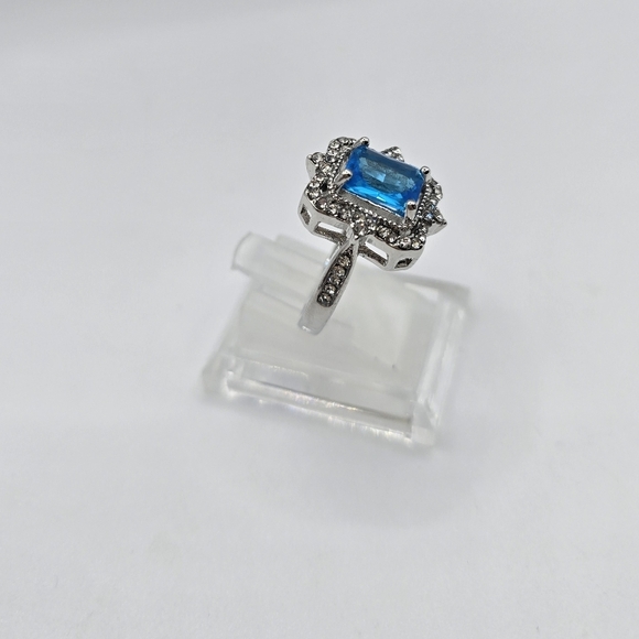 Classy Natural Blue Topaz 925 Sterling Silver Ring - Picture 2 of 6
